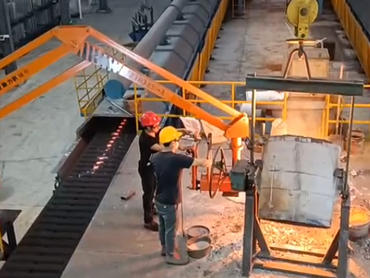 Χρησιμοποιώντας βιομηχανικό μηχανικό βραχίονα