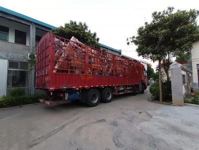 Ο χειριστής χύτευσης είναι έτοιμος και έτοιμος για παράδοση.